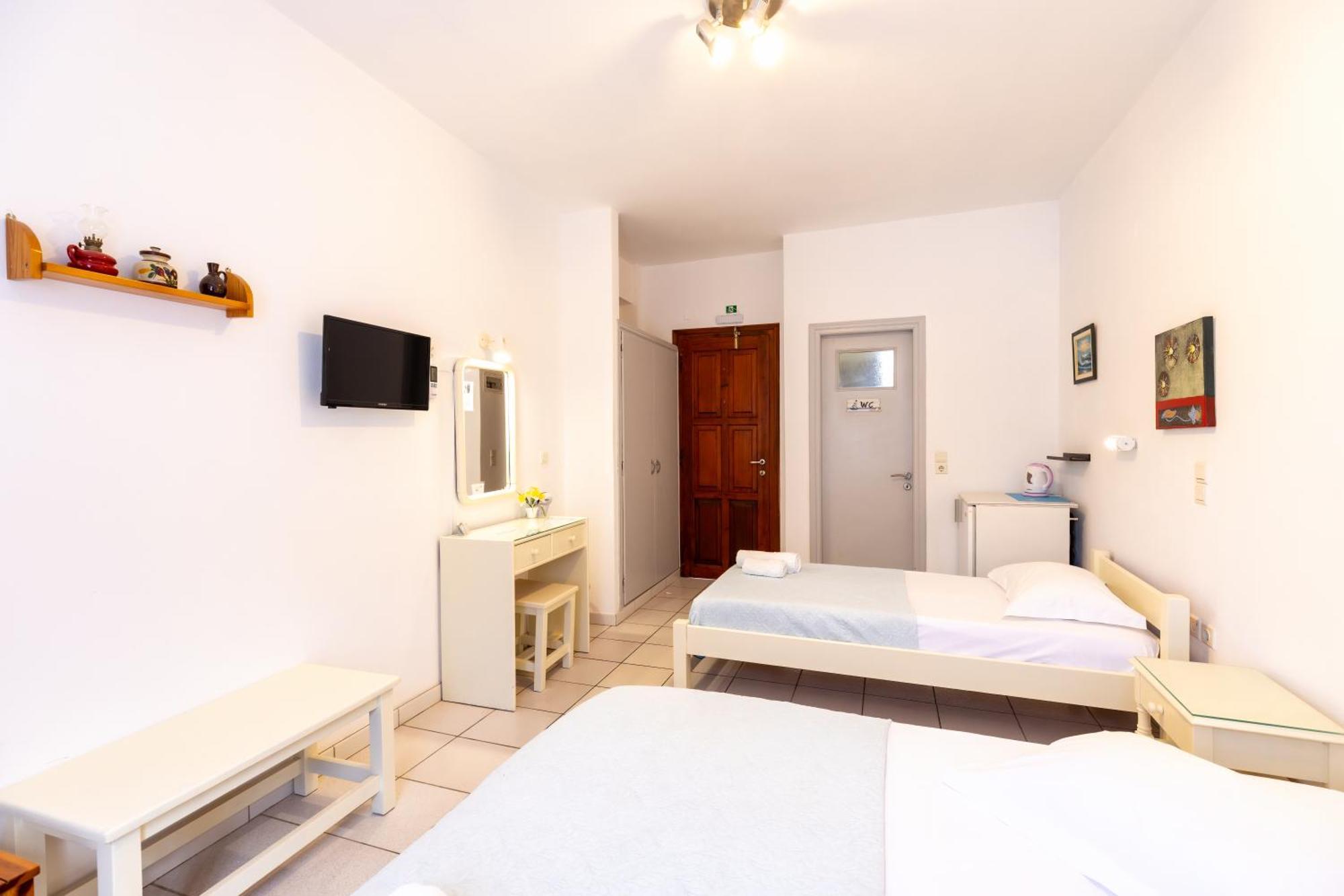 Froudi Rooms Kamares  Bagian luar foto